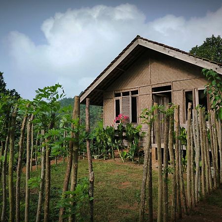 Farmstay Manangel Sindanglaka エクステリア 写真