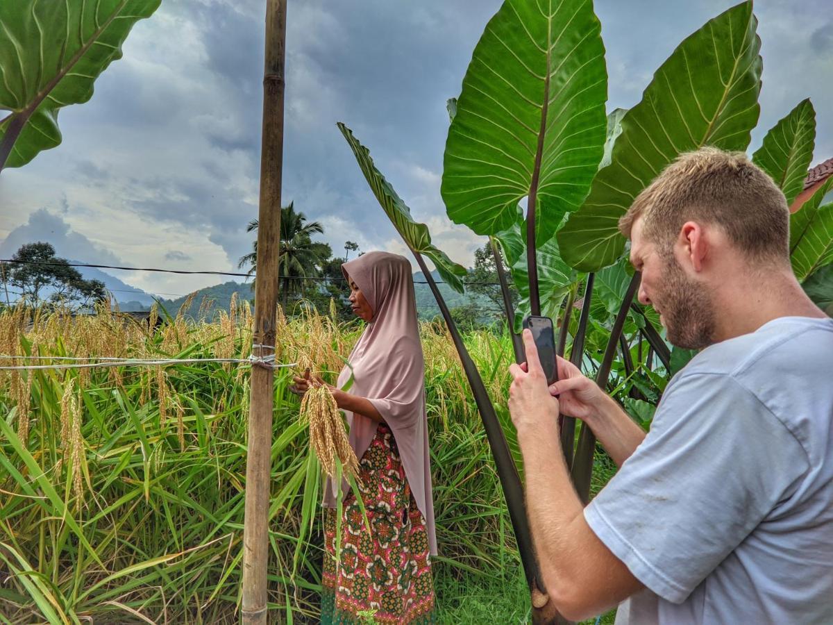 Farmstay Manangel Sindanglaka エクステリア 写真